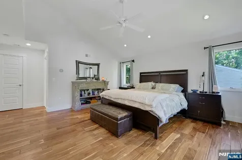 962 Pines Terrace Franklin Lakes NJ 07417