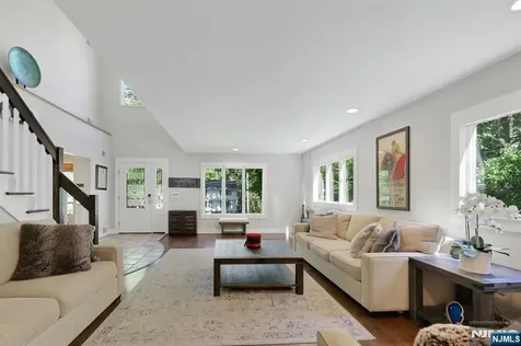 962 Pines Terrace Franklin Lakes NJ 07417