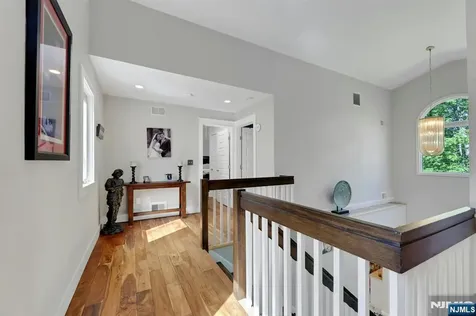 962 Pines Terrace Franklin Lakes NJ 07417