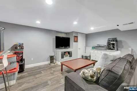 962 Pines Terrace Franklin Lakes NJ 07417
