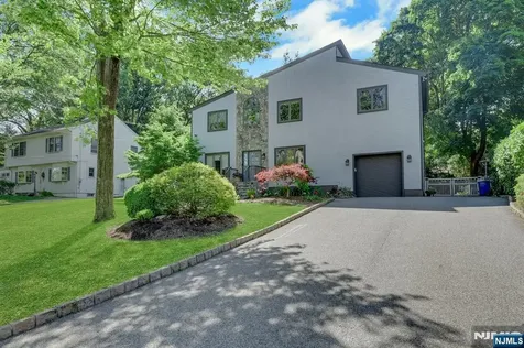 962 Pines Terrace Franklin Lakes NJ 07417
