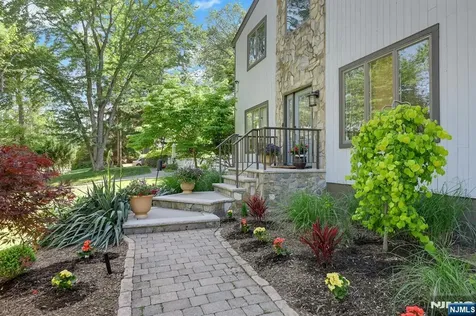 962 Pines Terrace Franklin Lakes NJ 07417