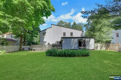 962 Pines Terrace Franklin Lakes NJ 07417