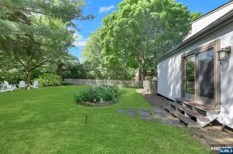 962 Pines Terrace Franklin Lakes NJ 07417