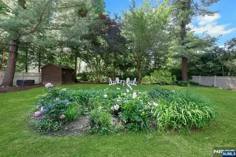 962 Pines Terrace Franklin Lakes NJ 07417