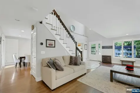 962 Pines Terrace Franklin Lakes NJ 07417