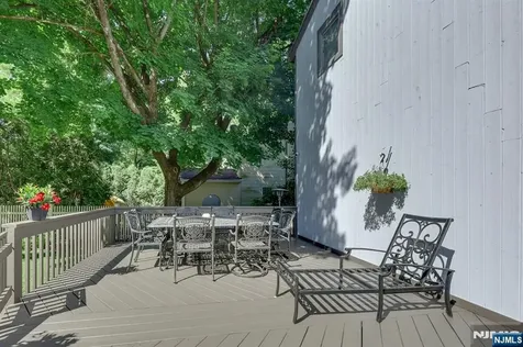 962 Pines Terrace Franklin Lakes NJ 07417