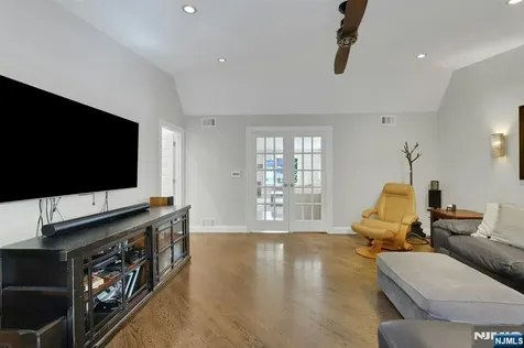 962 Pines Terrace Franklin Lakes NJ 07417