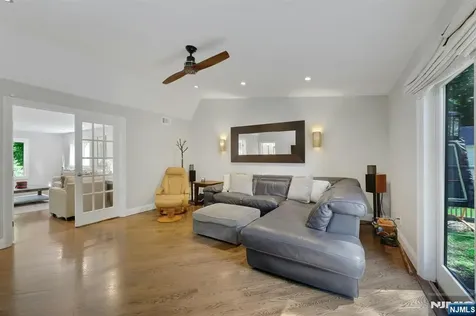 962 Pines Terrace Franklin Lakes NJ 07417