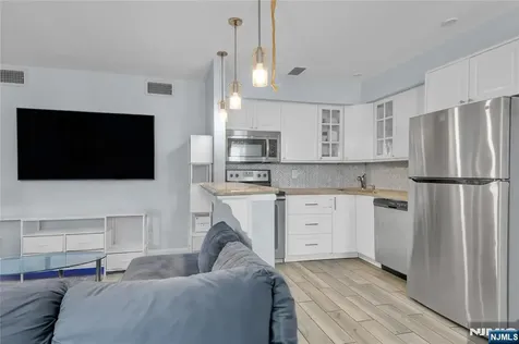 1003 Unicorn Way Clifton NJ 07011