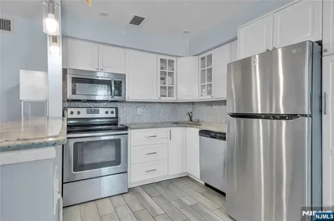 1003 Unicorn Way Clifton NJ 07011
