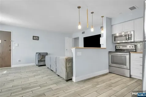 1003 Unicorn Way Clifton NJ 07011