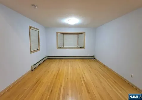 105 Oaktree Place Leonia NJ 07605