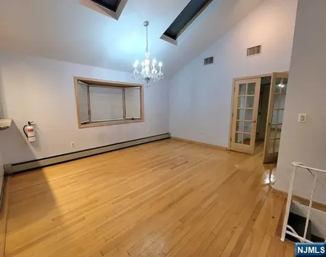 105 Oaktree Place Leonia NJ 07605