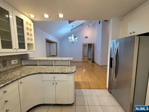 105 Oaktree Place Leonia NJ 07605