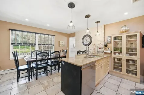 81 S 5th Street Park Ridge NJ 07656