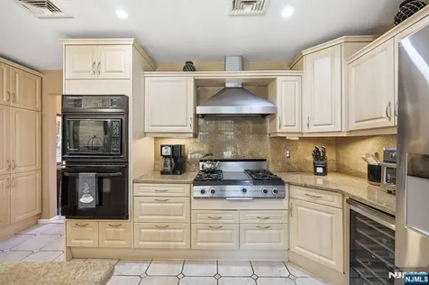 81 S 5th Street Park Ridge NJ 07656