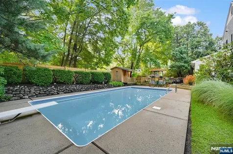 81 S 5th Street Park Ridge NJ 07656
