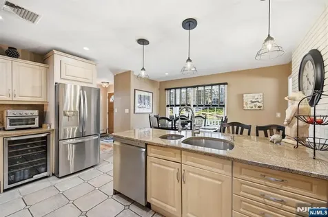 81 S 5th Street Park Ridge NJ 07656