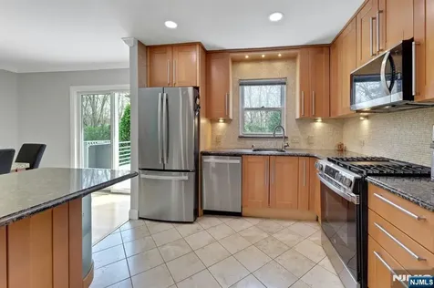 9-09 Elaine Terrace Fair Lawn NJ 07410
