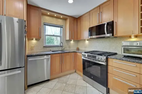 9-09 Elaine Terrace Fair Lawn NJ 07410