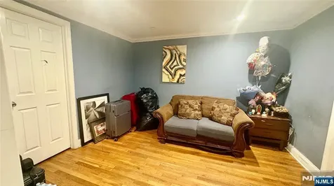 17 Cleveland Avenue Harrison NJ 07029