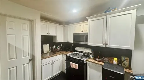 17 Cleveland Avenue Harrison NJ 07029