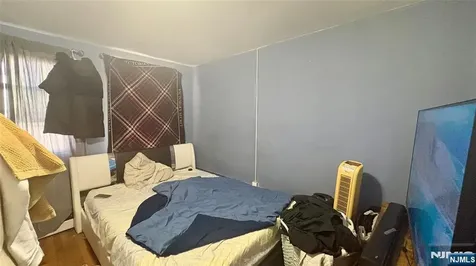 17 Cleveland Avenue Harrison NJ 07029