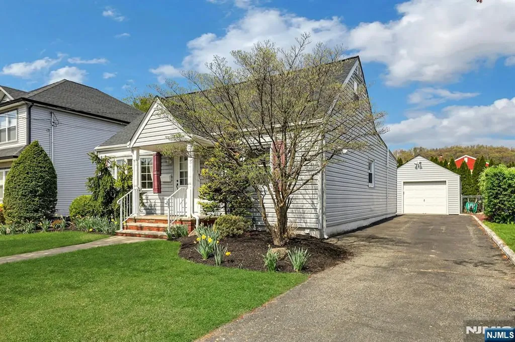16 Maple Hill Road Clifton NJ 07013