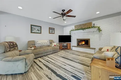 16 Maple Hill Road Clifton NJ 07013
