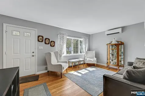 16 Maple Hill Road Clifton NJ 07013