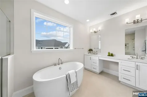 21 Muirfield Lane River Vale NJ 07675