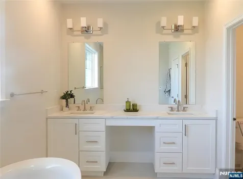21 Muirfield Lane River Vale NJ 07675