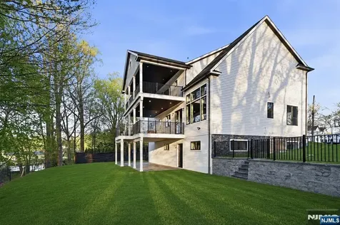 11 Elmwood Court Livingston NJ 07039