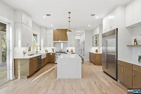 11 Elmwood Court Livingston NJ 07039