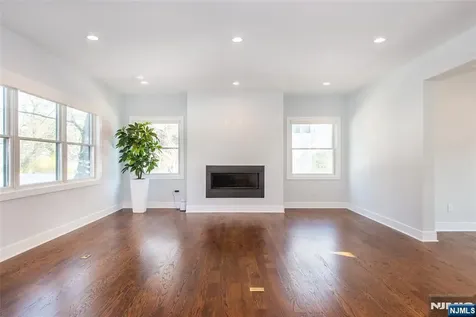 8 Broad Street Demarest NJ 07627