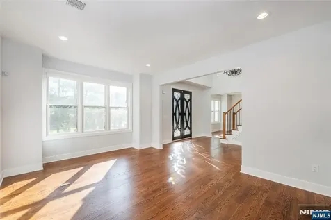 8 Broad Street Demarest NJ 07627