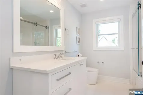 8 Broad Street Demarest NJ 07627
