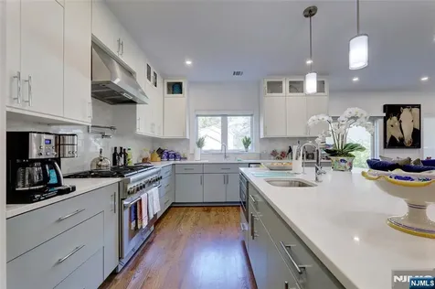 63 Sunset Lane Tenafly NJ 07670