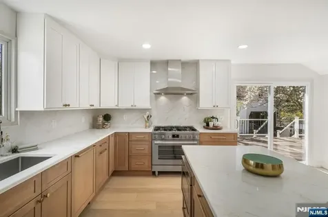183 Wyckoff Avenue Wyckoff NJ 07481