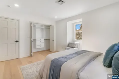 183 Wyckoff Avenue Wyckoff NJ 07481