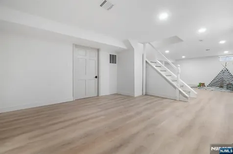 183 Wyckoff Avenue Wyckoff NJ 07481