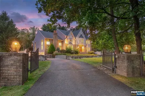 5 Williams Crest Park Ridge NJ 07656