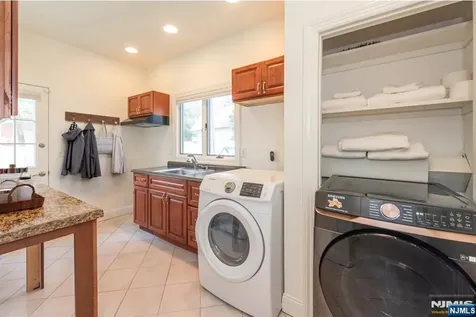 5 Williams Crest Park Ridge NJ 07656