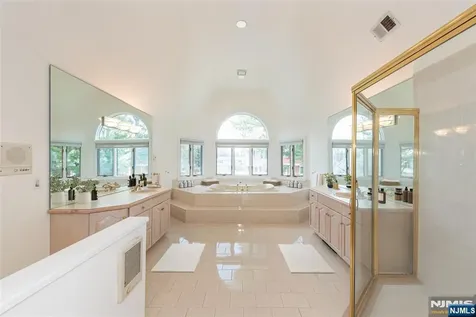 5 Williams Crest Park Ridge NJ 07656