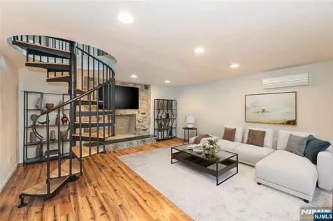 5 Williams Crest Park Ridge NJ 07656