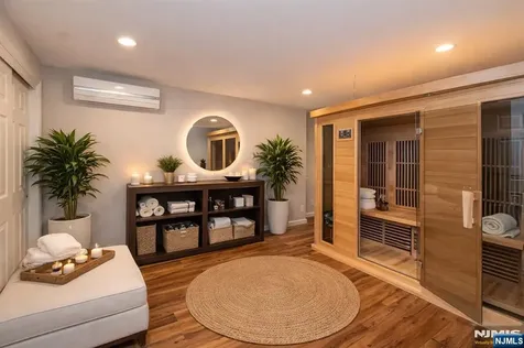 5 Williams Crest Park Ridge NJ 07656