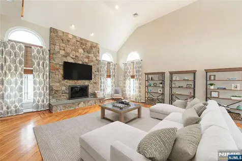 5 Williams Crest Park Ridge NJ 07656