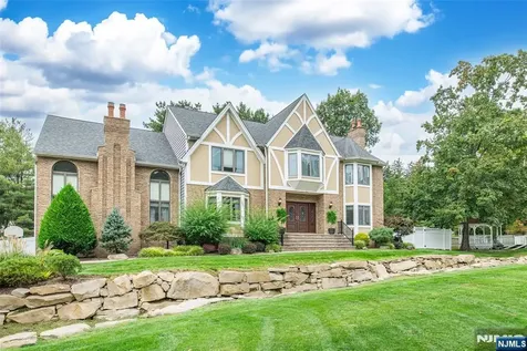 5 Williams Crest Park Ridge NJ 07656