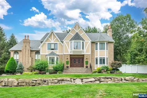 5 Williams Crest Park Ridge NJ 07656